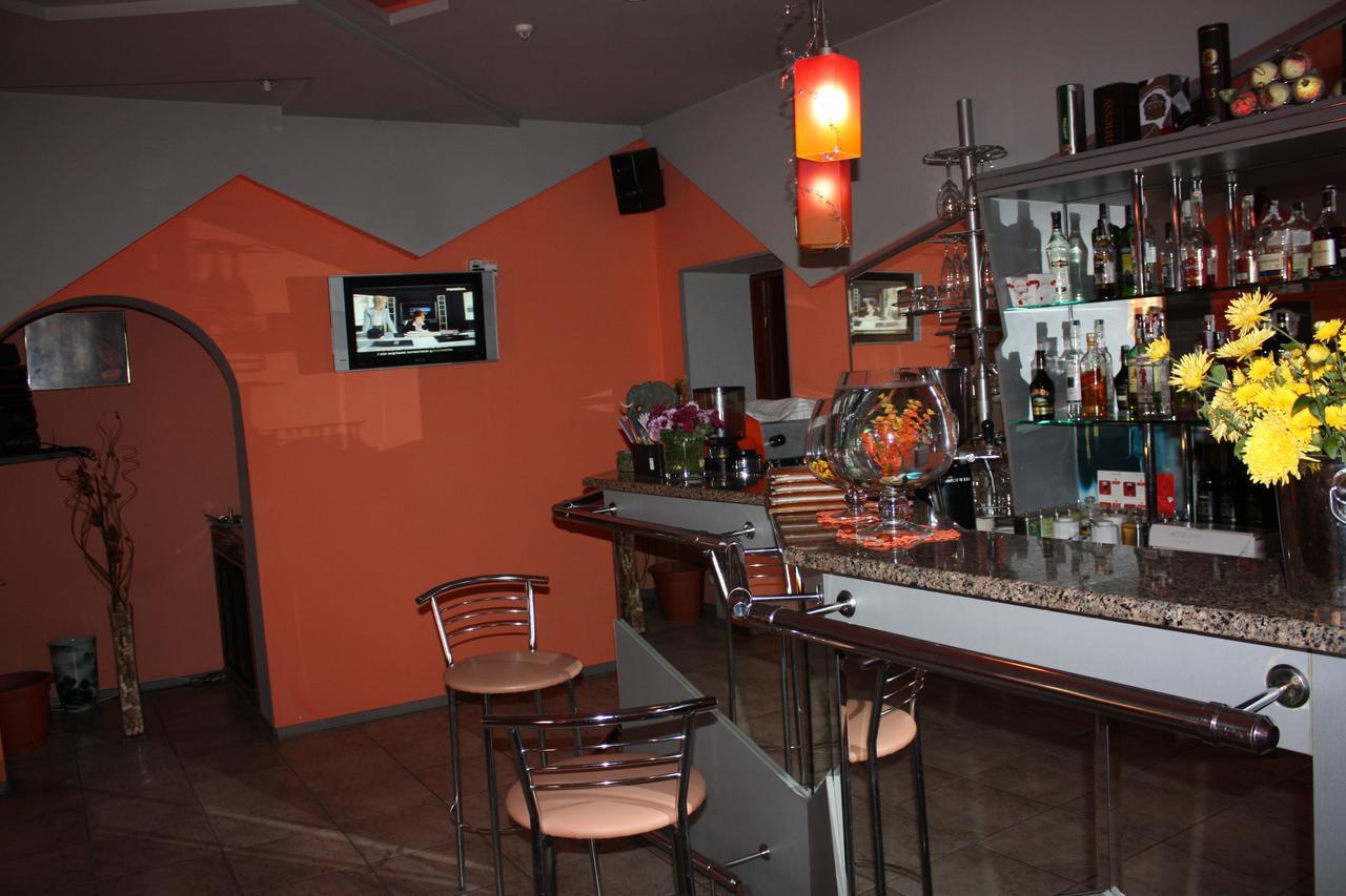 Hotel Gostynnyi Dvir Bucha Εξωτερικό φωτογραφία