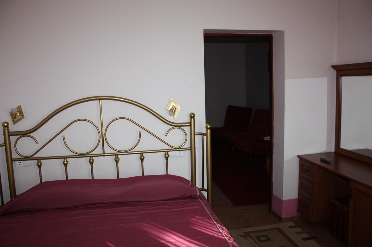 Hotel Gostynnyi Dvir Bucha Δωμάτιο φωτογραφία