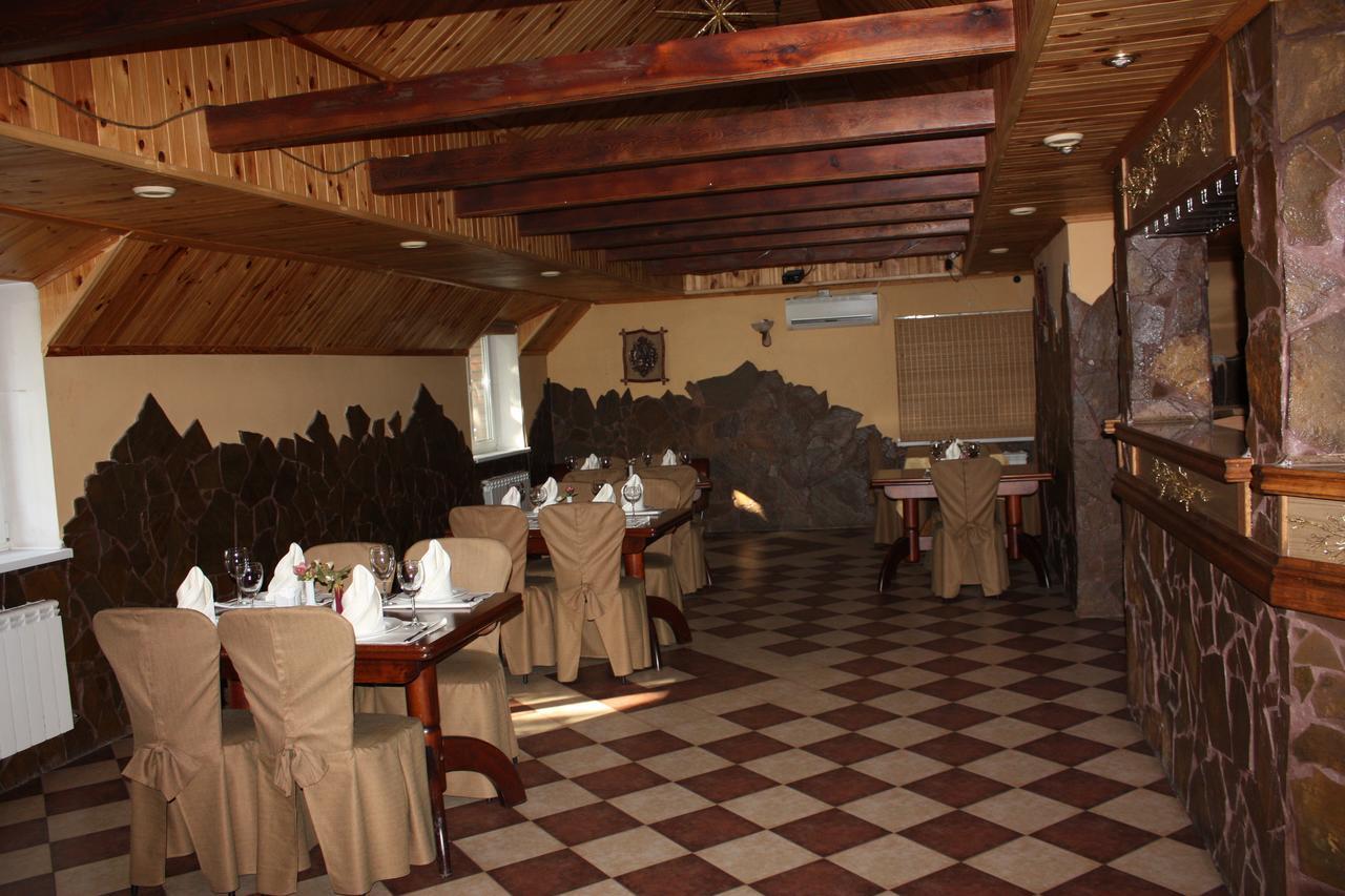 Hotel Gostynnyi Dvir Bucha Εξωτερικό φωτογραφία