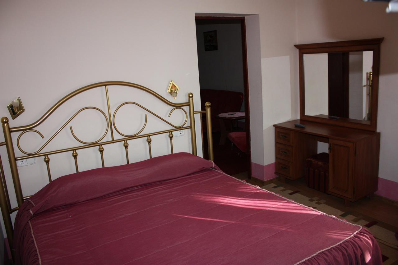 Hotel Gostynnyi Dvir Bucha Εξωτερικό φωτογραφία